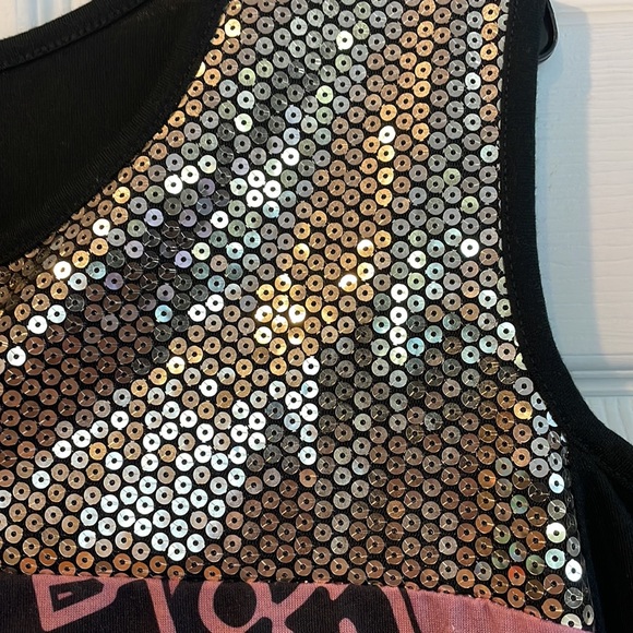 Disney Parks 2X Alice in Wonderland T-shirt - Picture 2 of 9